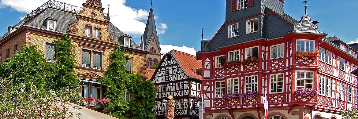 Rathaus und St. Peter in Heppenheim